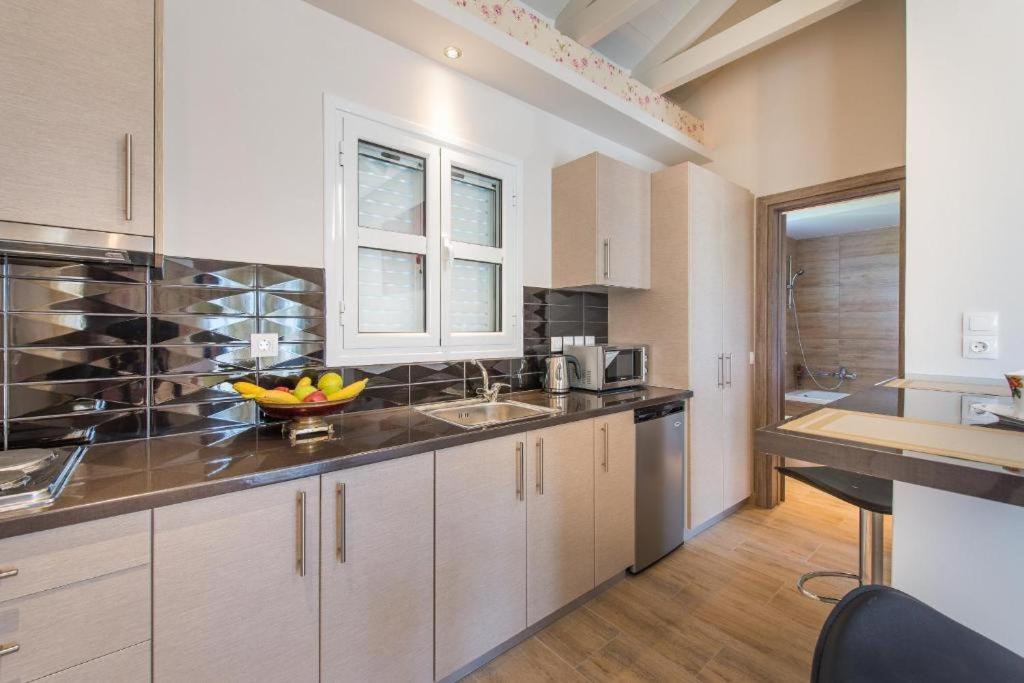 Aeolos Boutique Hotel & Suites Kalamákion Dış mekan fotoğraf